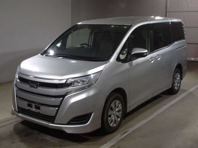 TOYOTA NOAH 2018