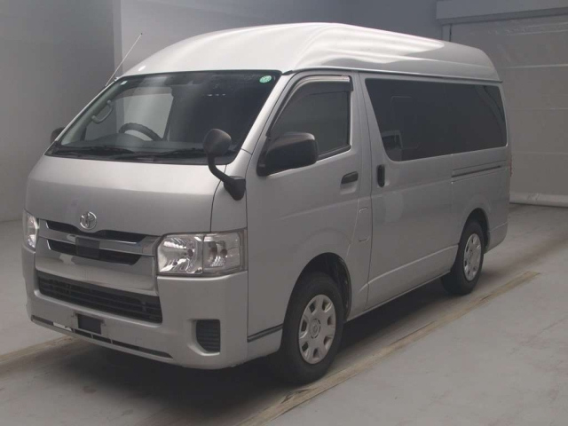 TOYOTA HIACE VAN 2020