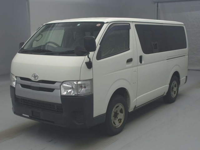 TOYOTA HIACE VAN 2018