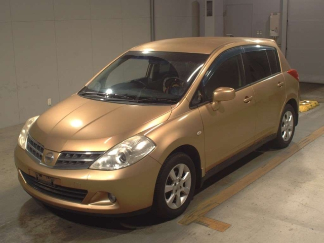 NISSAN TIIDA