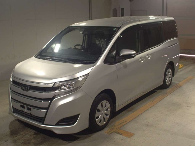 TOYOTA NOAH 2022