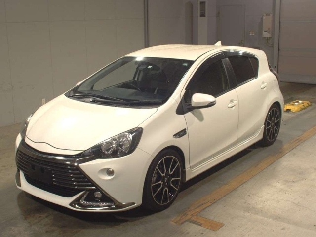 TOYOTA AQUA 2016
