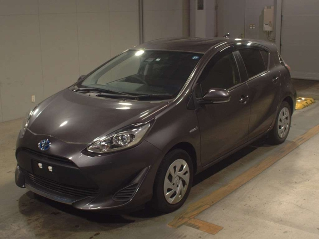 TOYOTA AQUA 2019
