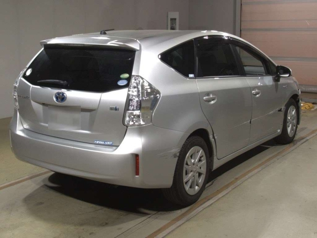 TOYOTA PRIUS ALPHA 2012
