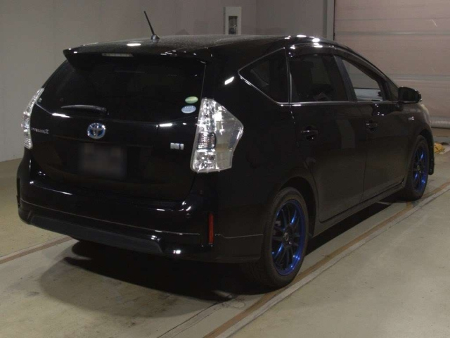 TOYOTA PRIUS ALPHA 2012