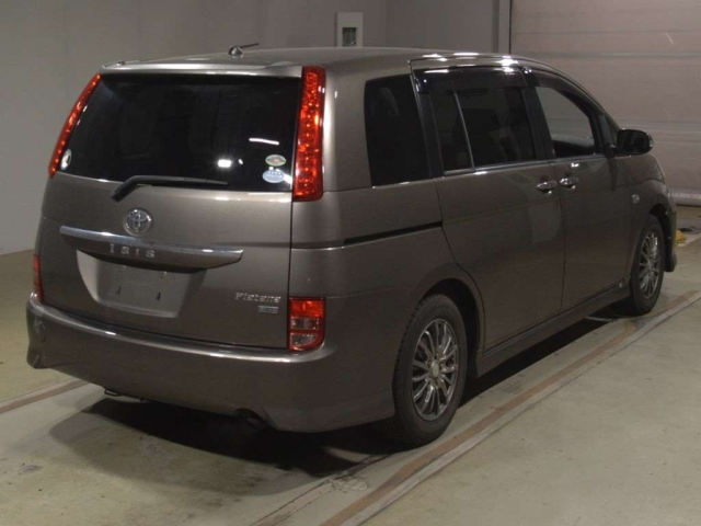 TOYOTA ISIS 2010