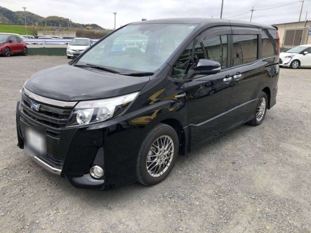 TOYOTA NOAH 2017