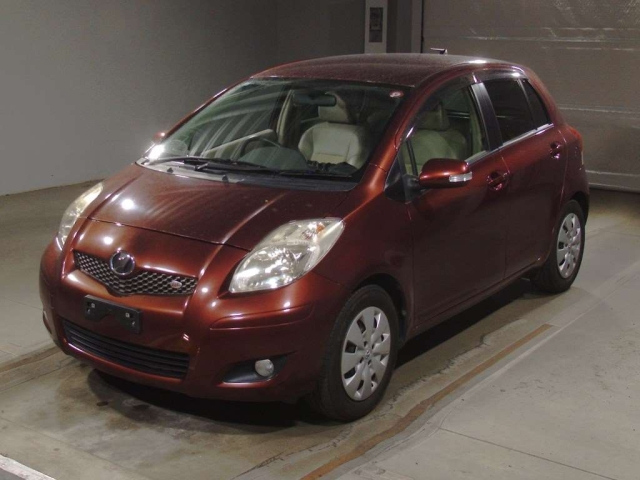 TOYOTA VITZ 2010