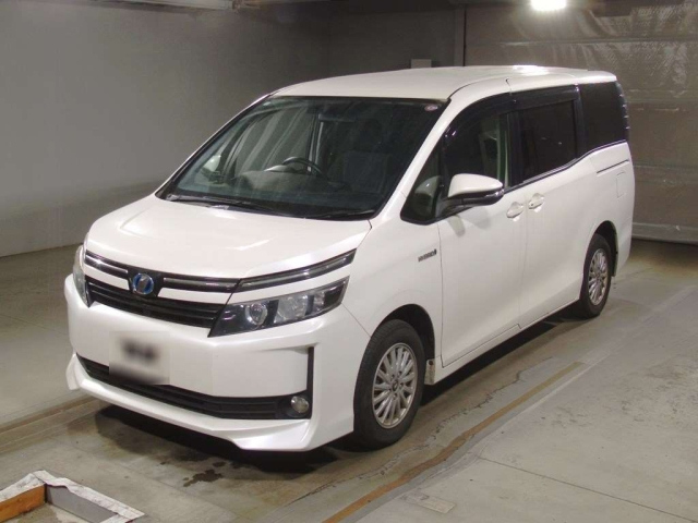 TOYOTA VOXY