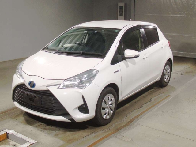 TOYOTA VITZ 2018