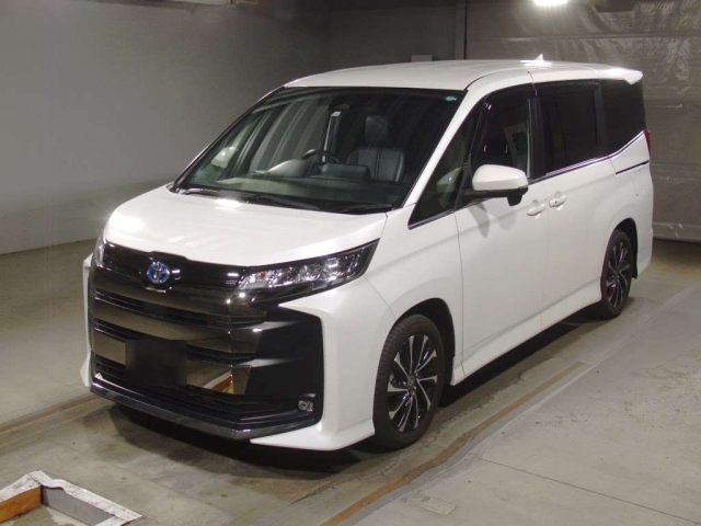 TOYOTA NOAH 2022