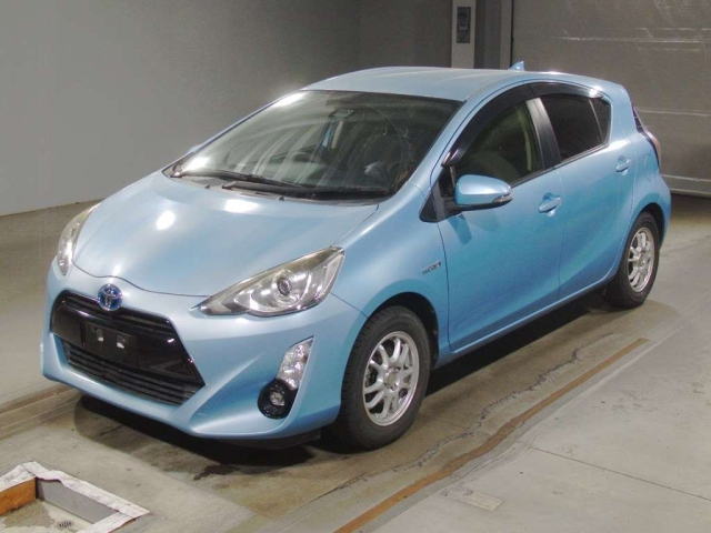 TOYOTA AQUA 2016
