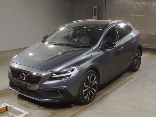 VOLVO V40 2018