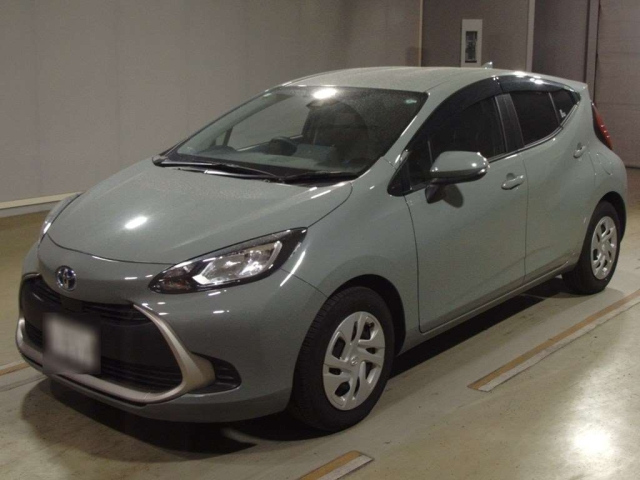 TOYOTA AQUA 2024