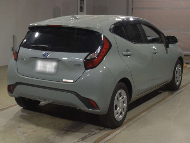 TOYOTA AQUA 2024