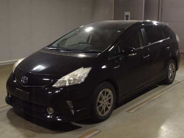 TOYOTA PRIUS ALPHA 2014