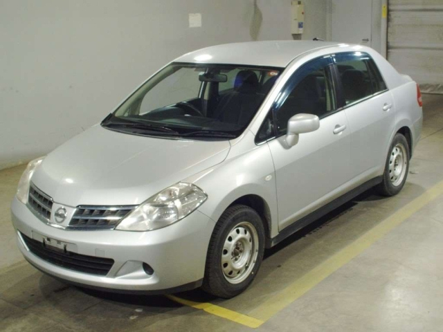 NISSAN TIIDA LATIO