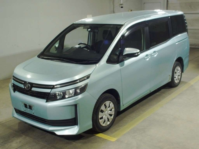 TOYOTA VOXY 2014