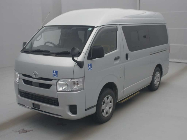 TOYOTA HIACE VAN 2020