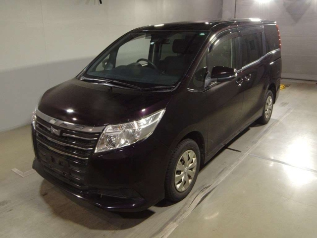 TOYOTA NOAH 2016