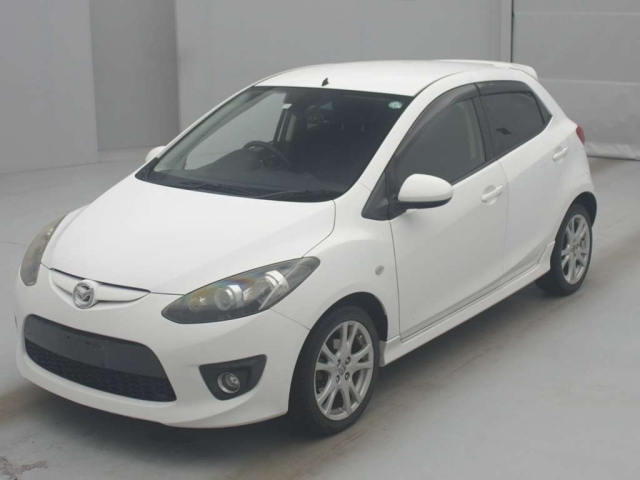 MAZDA DEMIO 2010