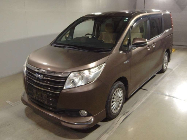 TOYOTA NOAH