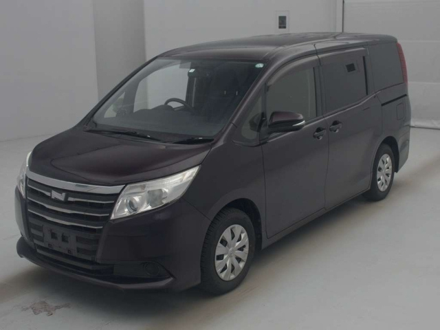TOYOTA NOAH 2014