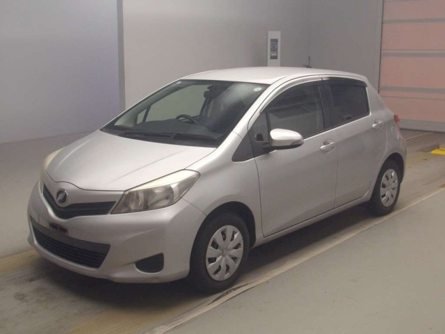 TOYOTA VITZ 2013