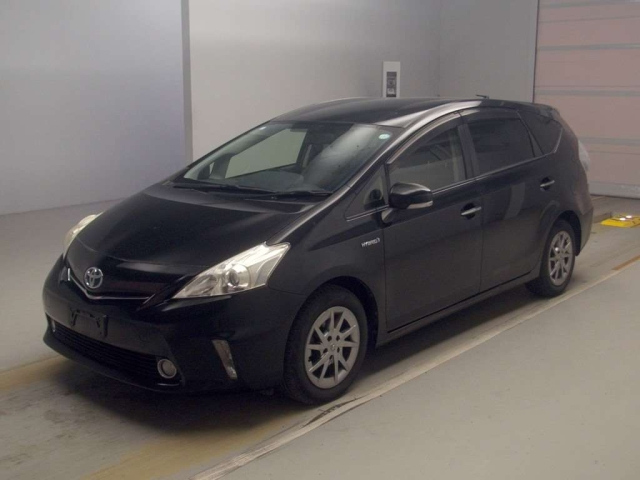 TOYOTA PRIUS ALPHA 2014