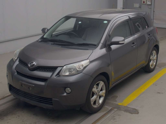 TOYOTA IST 2010