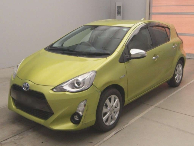 TOYOTA AQUA 2016