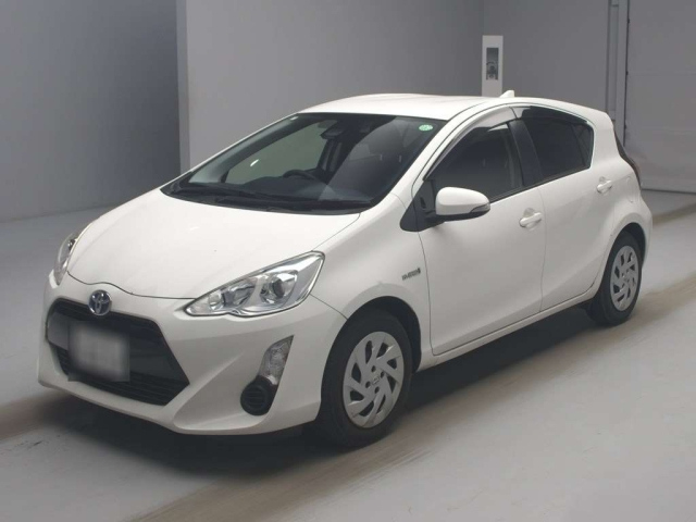 TOYOTA AQUA 2017