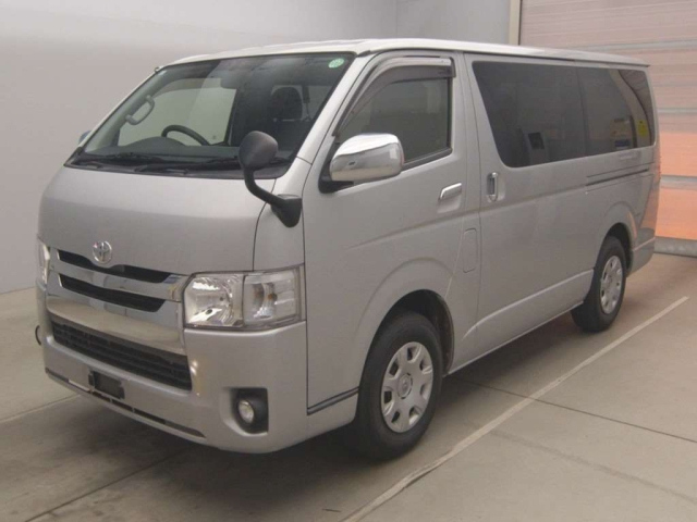 TOYOTA HIACE VAN 2018