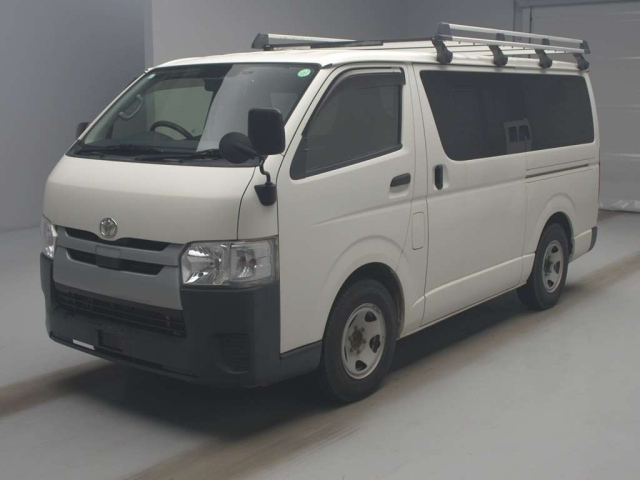 TOYOTA HIACE VAN 2019