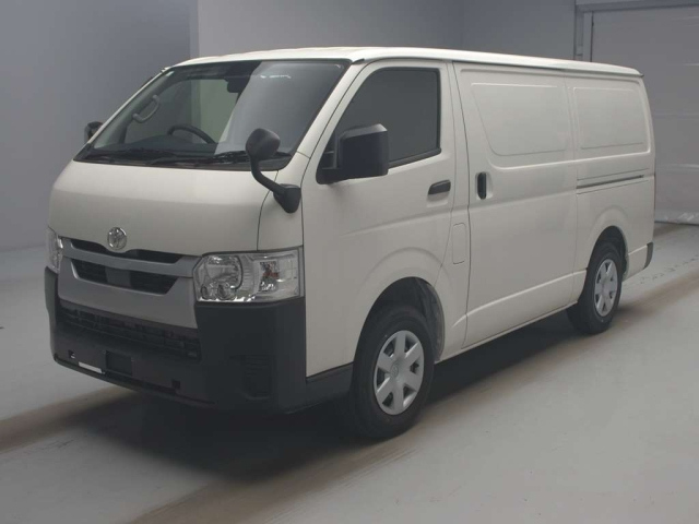 TOYOTA HIACE VAN 2023