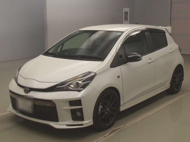 TOYOTA VITZ 2017
