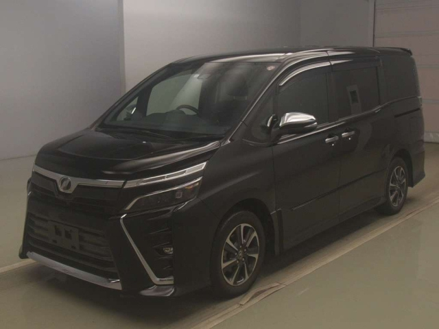 TOYOTA VOXY 2018