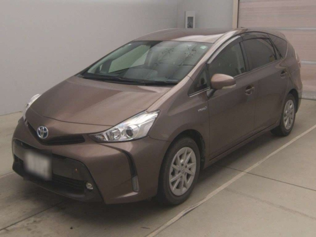 TOYOTA PRIUS ALPHA 2015