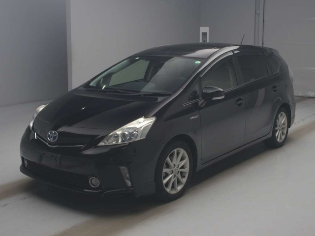 TOYOTA PRIUS ALPHA 2013