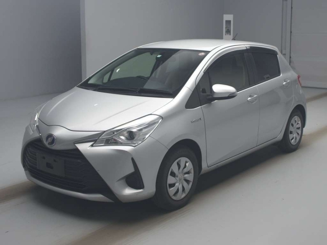 TOYOTA VITZ 2017