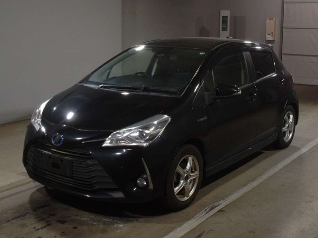 TOYOTA VITZ 2019