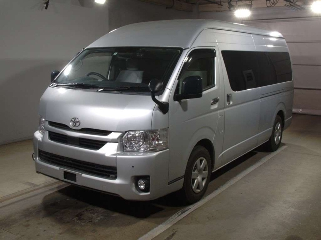TOYOTA HIACE