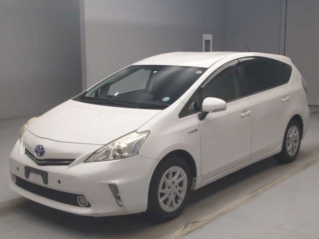 TOYOTA PRIUS ALPHA 2014