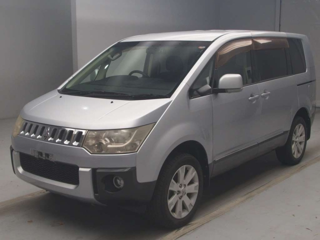 MITSUBISHI DELICA D5 2010