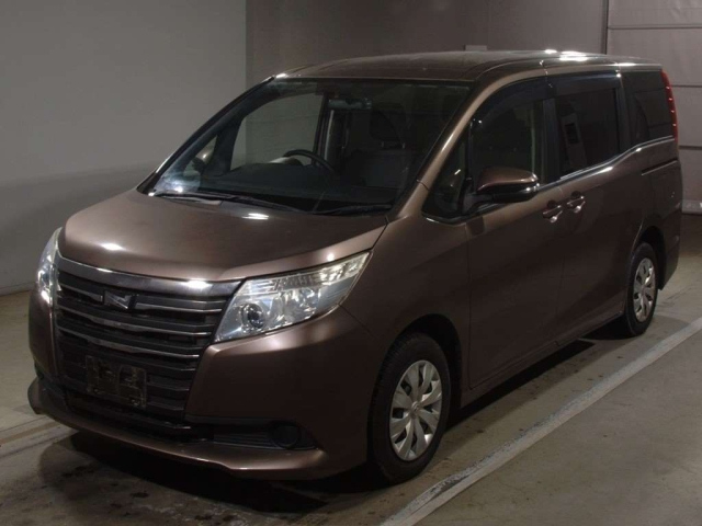TOYOTA NOAH 2014