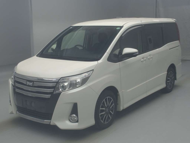 TOYOTA NOAH 2015