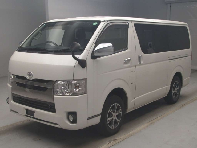 TOYOTA HIACE VAN 2018