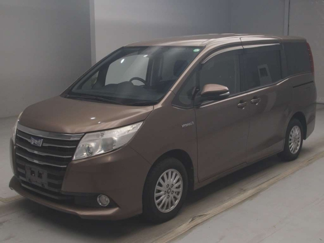TOYOTA NOAH 2014