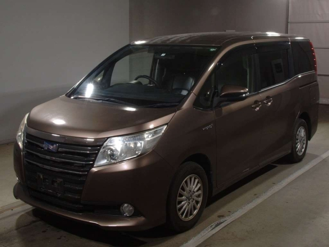 TOYOTA NOAH 2014