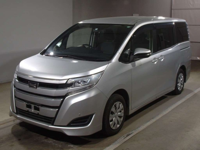 TOYOTA NOAH 2018
